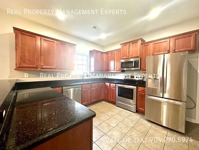 14221 Lake Crossing Dr in Charlotte, NC - Building Photo - Building Photo
