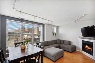 1341 N Halsted St in Chicago, IL - Building Photo - Building Photo