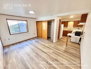 4207.5 34th Ave W in Seattle, WA - Building Photo - Building Photo