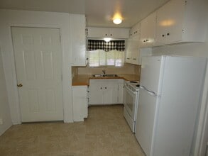 929.5 W 6th St in Port Angeles, WA - Building Photo - Building Photo