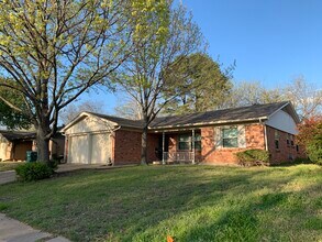 2405 N Ricketts St in Sherman, TX - Building Photo - Building Photo
