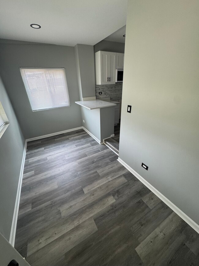 3320 W Polk St, Unit 3320 w Polk in Chicago, IL - Building Photo - Building Photo