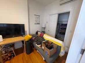 275 Newbury St, Unit 2 in Boston, MA - Foto de edificio - Building Photo