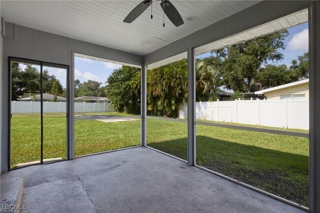 1380 Sunbury Dr in Ft. Myers, FL - Building Photo - Building Photo