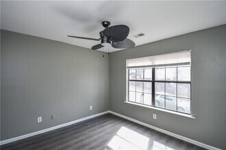 735 Oak Dr in Atlanta, GA - Building Photo - Building Photo