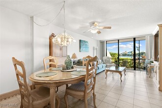 601 Seaview Ct in Marco Island, FL - Foto de edificio - Building Photo