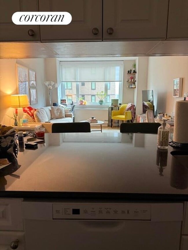 205 E 95th St in New York, NY - Building Photo - Building Photo