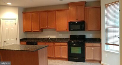 44231 Beaver Creek Dr in California, MD - Building Photo - Building Photo