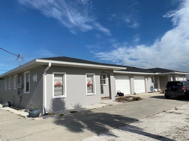 278 Boundary Blvd in Rotonda West, FL - Foto de edificio - Building Photo