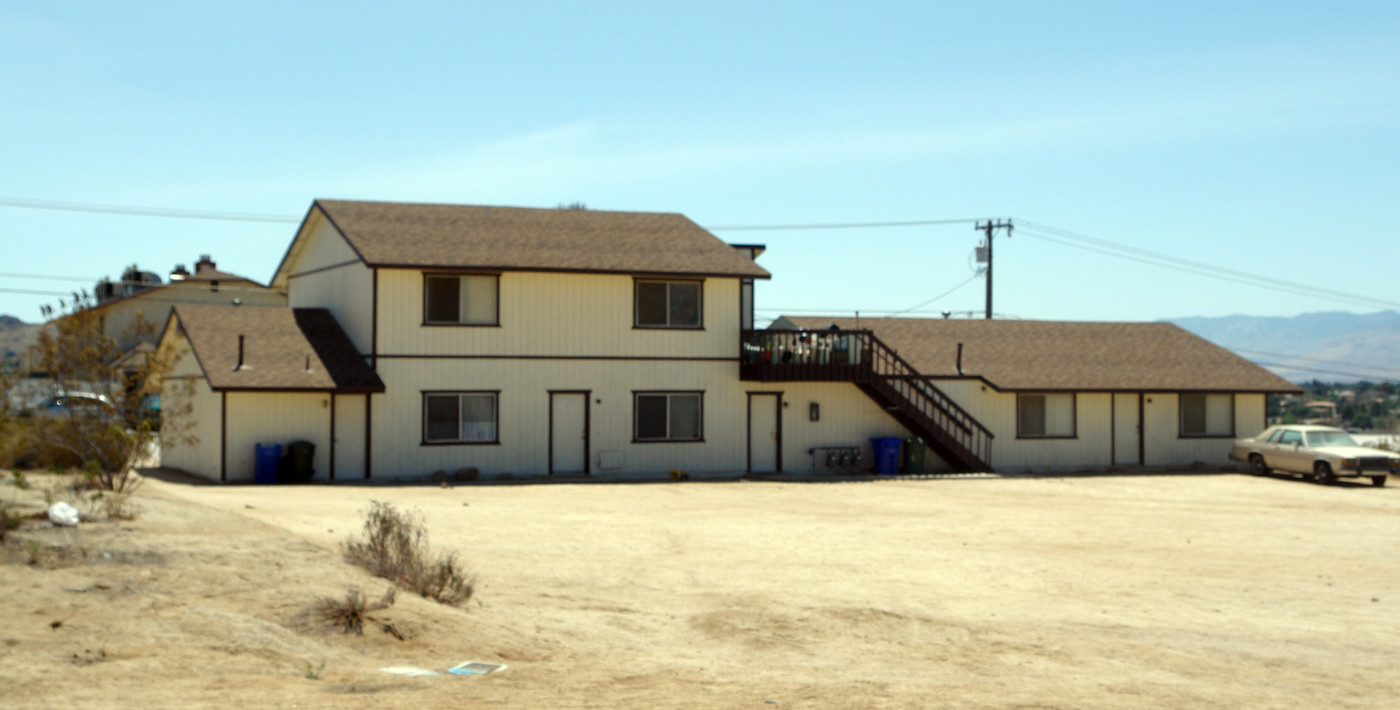 16279 Apple Valley Rd in Apple Valley, CA - Building Photo