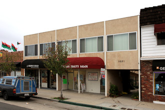 1015-1021 E 4TH St in Long Beach, CA - Foto de edificio - Building Photo