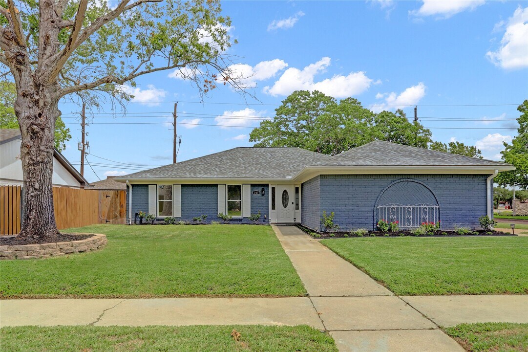 327 Gentilly Dr in Katy, TX - Building Photo