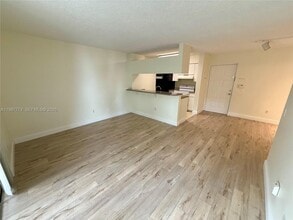 410 S Park Rd in Hollywood, FL - Building Photo - Building Photo