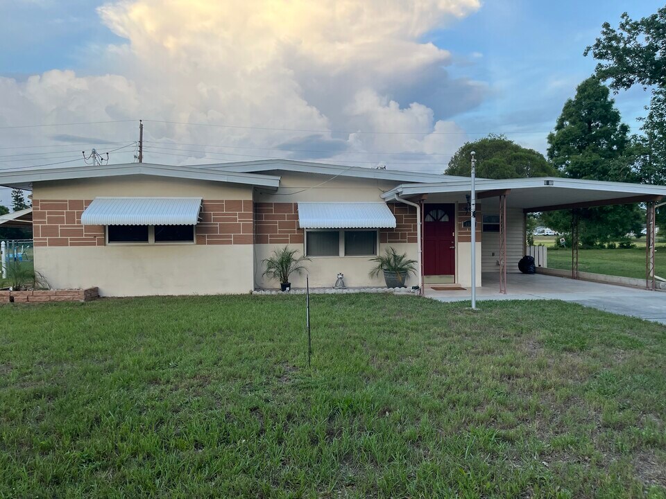 4938 Azalea Dr, Unit A in New Port Richey, FL - Building Photo