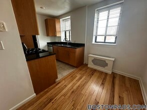 60 Brattle St, Unit 406 in Cambridge, MA - Foto de edificio - Building Photo
