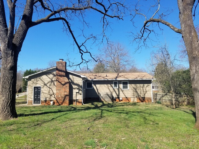 property at 810 Duckview Ct