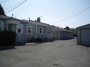 Laurel Avenue Apartments in Hayward, CA - Building Photo - Building Photo