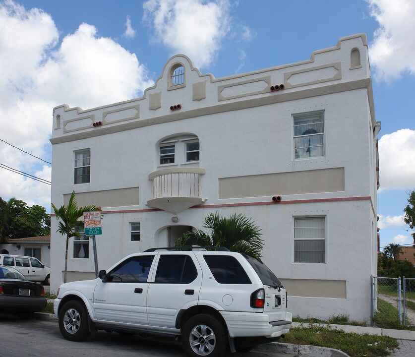 1229 NW 5th St in Miami, FL - Foto de edificio