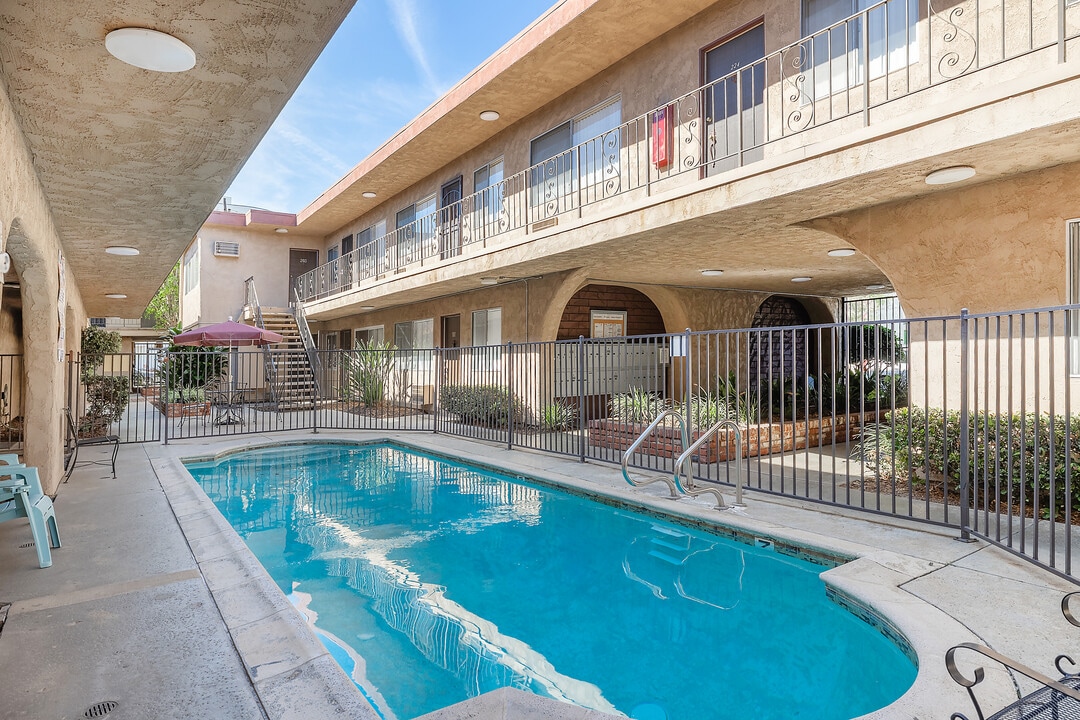 Vanowen Plaza in Van Nuys, CA - Foto de edificio