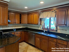 158 Baker St in Boston, MA - Foto de edificio - Building Photo