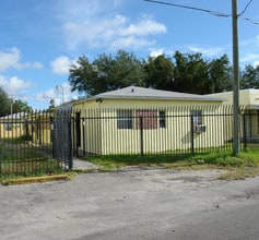 Florida Villas in Miami, FL - Foto de edificio - Building Photo