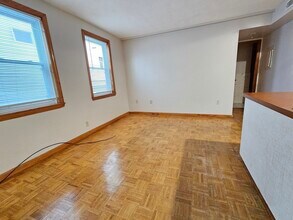 49 Cottage St in Boston, MA - Foto de edificio - Building Photo