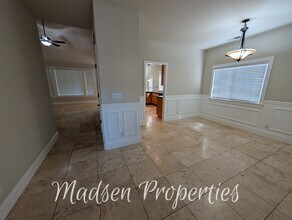 7 Redeemers Loop in Chico, CA - Building Photo - Building Photo