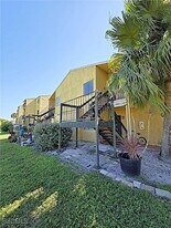 2925 Winkler Ave in Ft. Myers, FL - Building Photo