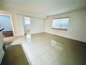 811 NE 14th Pl in Fort Lauderdale, FL - Building Photo - Building Photo