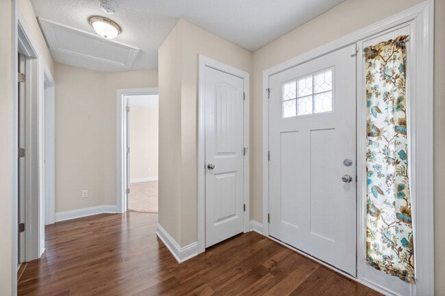 320 Aquamarine Cir in Jacksonville, NC - Building Photo - Building Photo