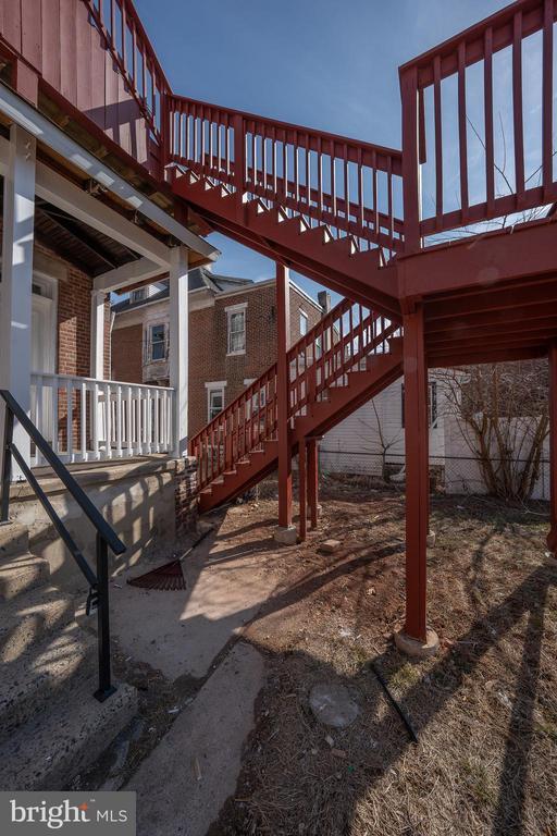 property at 122 E 3rd St