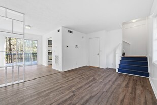 1071-1073 Laurel Ln NW in Conyers, GA - Building Photo