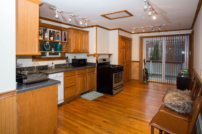 132 Bremen St, Unit 1