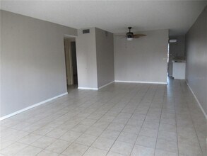 2466 Ecuadorian Way in Clearwater, FL - Building Photo - Building Photo