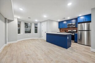 806 13th St, Unit Apt 2- Ground Level in Union City, NJ - Building Photo