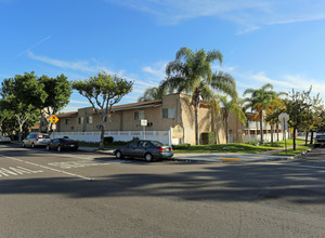 The Courtyard in Garden Grove, CA - Building Photo - Building Photo