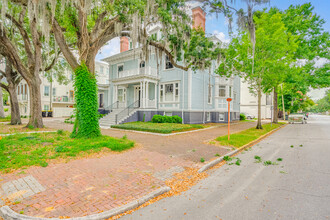 121 W Hall St in Savannah, GA - Building Photo - Building Photo