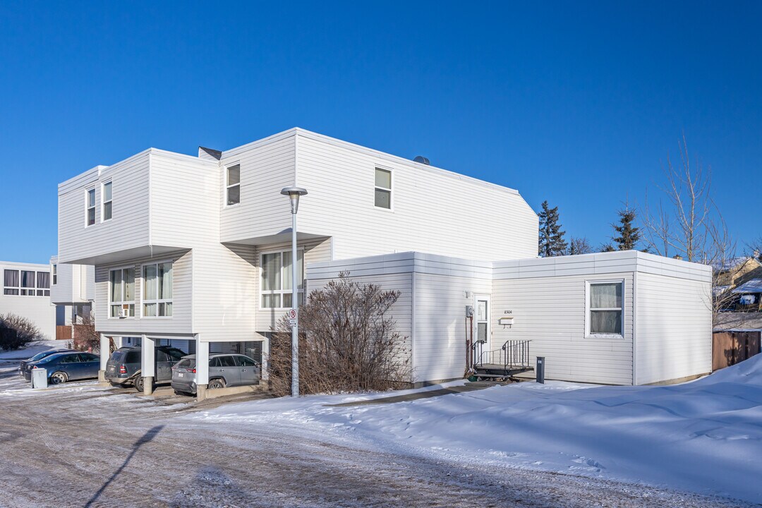 8536-8536 38A Ave NW in Edmonton, AB - Building Photo