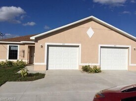 405 Nicholas Pkwy W in Cape Coral, FL - Building Photo