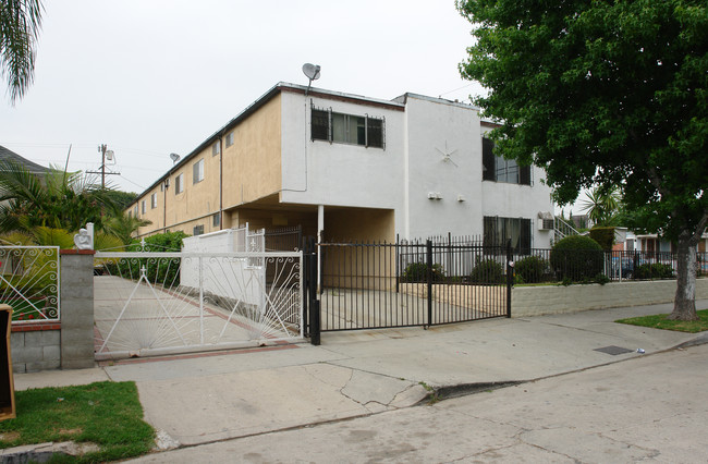 4650 Brunswick Ave in Los Angeles, CA - Foto de edificio - Building Photo