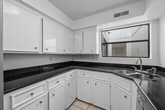 10616 Bob White Dr in Houston, TX - Building Photo - Building Photo
