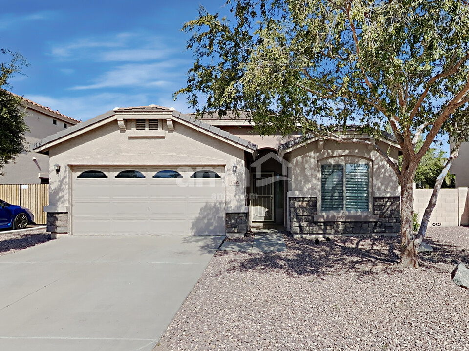 17768 W Hearn Rd in Surprise, AZ - Building Photo