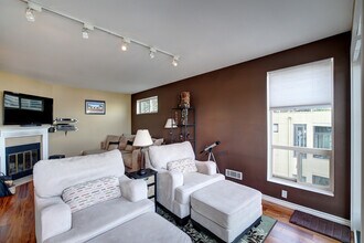 Great Priced Westlake Condo with Electric in Seattle, WA - Foto de edificio - Building Photo