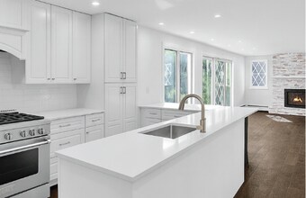 71 Tiffany Dr in East Hanover, NJ - Building Photo - Building Photo