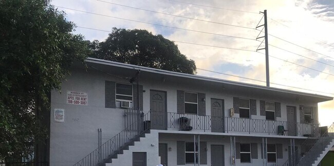Discover Comfort and Convenience in Miami, FL - Foto de edificio - Building Photo
