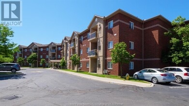 1885 Westview Park Blvd in Lasalle, ON - Building Photo - Building Photo