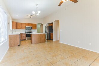 1465 E Rolls Rd in San Tan Valley, AZ - Foto de edificio - Building Photo