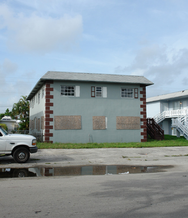 5850 NW 16th Pl in Fort Lauderdale, FL - Building Photo - Building Photo