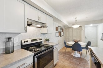 Alvista Sterling Palms in Brandon, FL - Building Photo - Building Photo