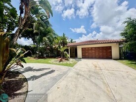 3720 Coral Hills Dr in Coral Springs, FL - Building Photo